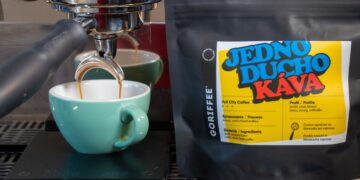 Jednoducho káva od Goriffee - príprava espressa na La Marzocco