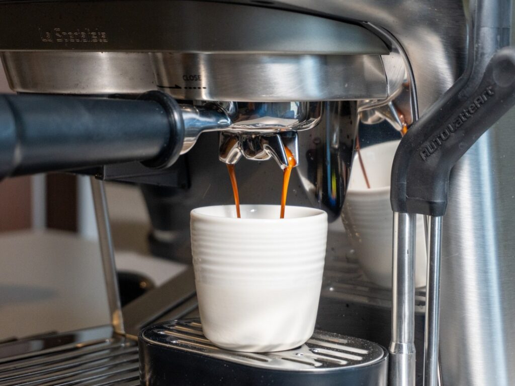 DeLonghi La Specialista Touch - příprava espressa