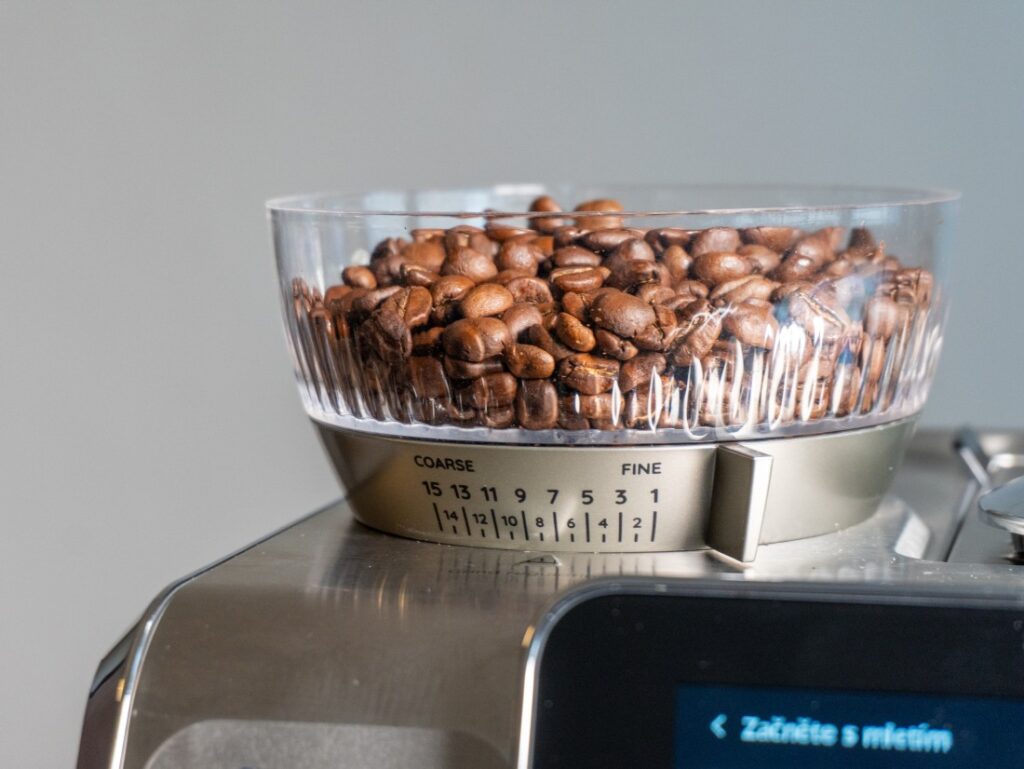 DeLonghi La Specialista Touch - zrno v násypce