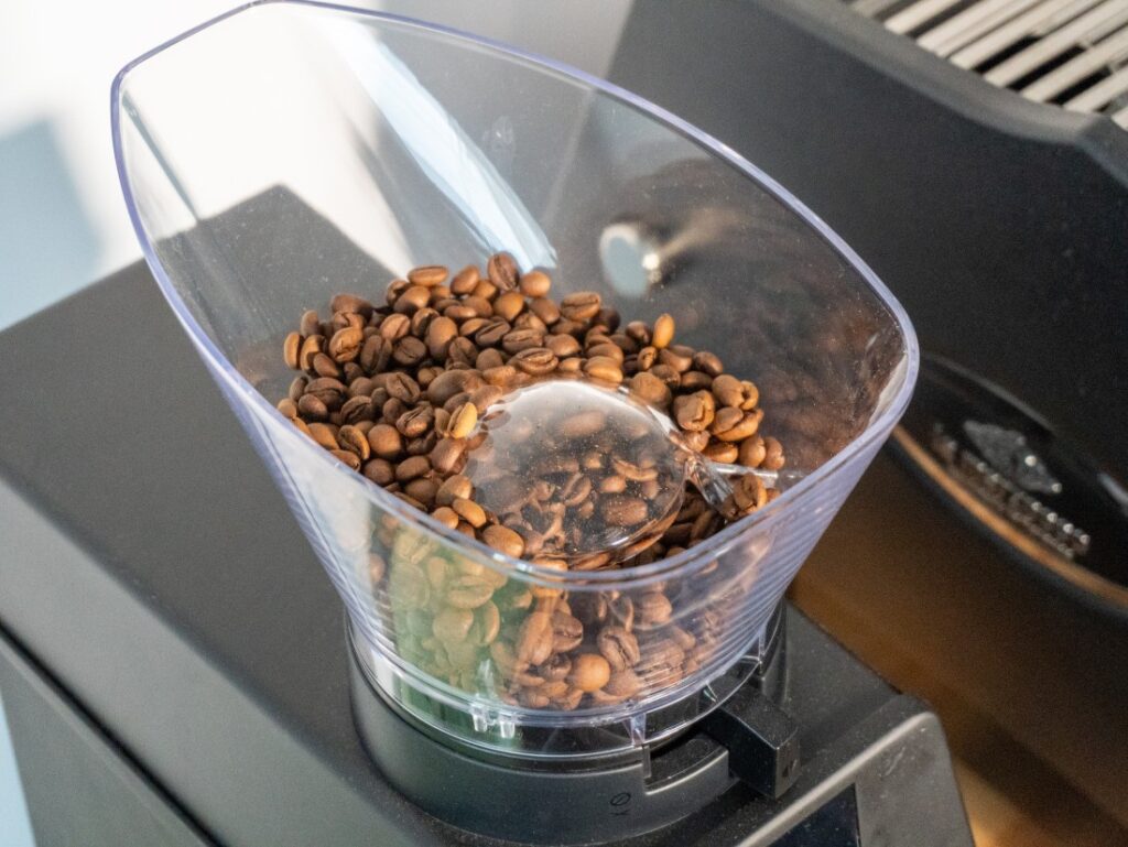 Ethiopia Danse Mormora od Goriffee v násypce mlýnku