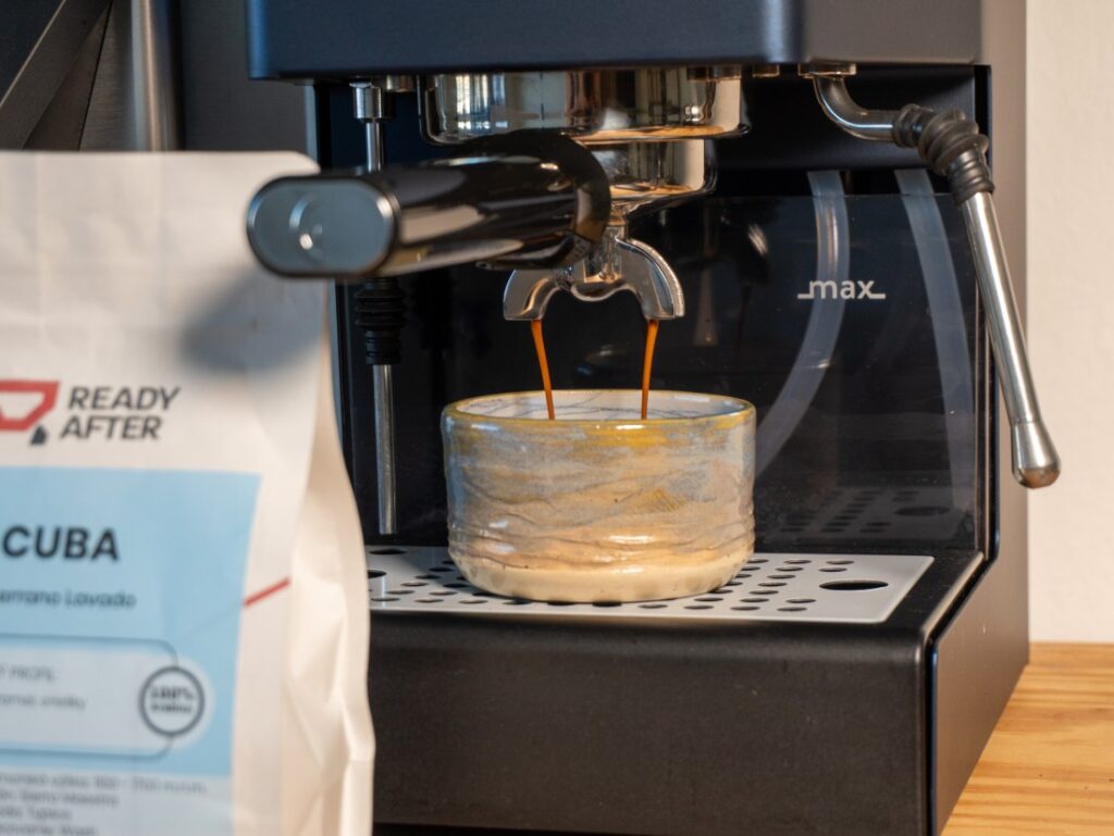 READY AFTER - Cuba Serrano Lavado - příprava espressa