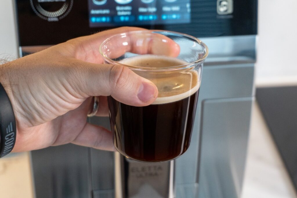 filtrovaná káva z DeLonghi Eletta Ultra