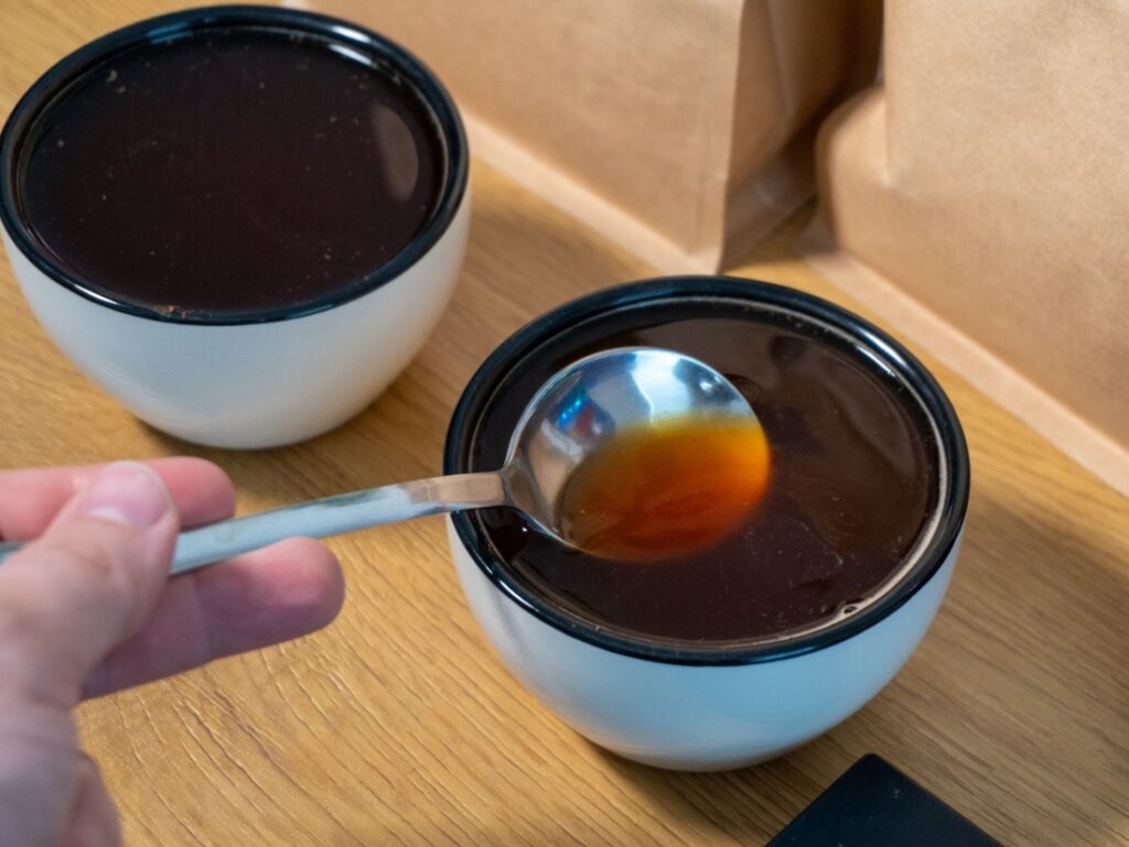 ochutnávání kávy – cupping