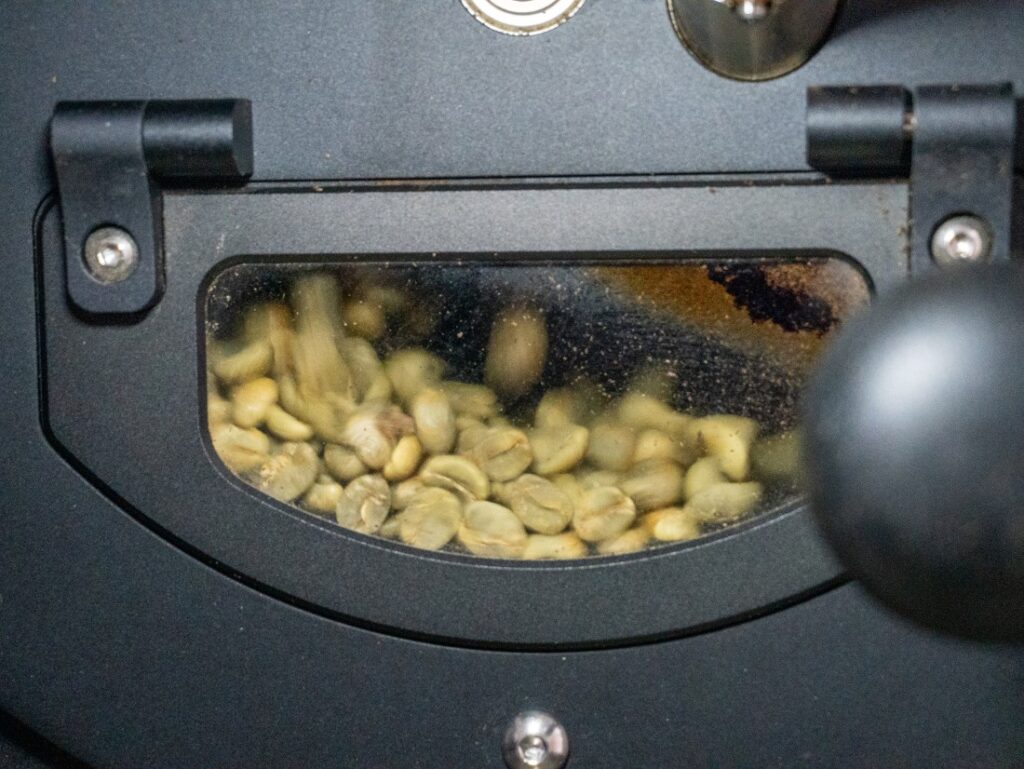 zrno v pražičce kávy