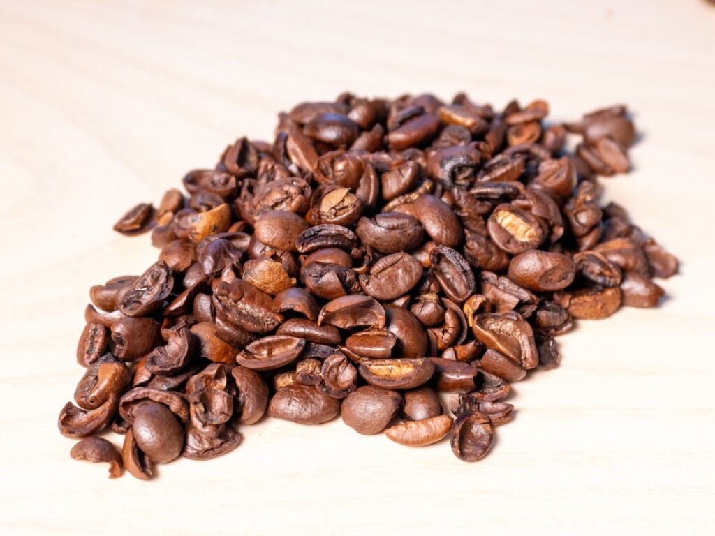 Dallmayr Home Barista Espresso Intenso – zrna poškozená hmyzem