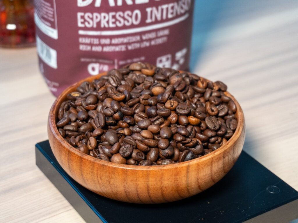 Dallmayr Home Barista Espresso Intenso – zrno v misce