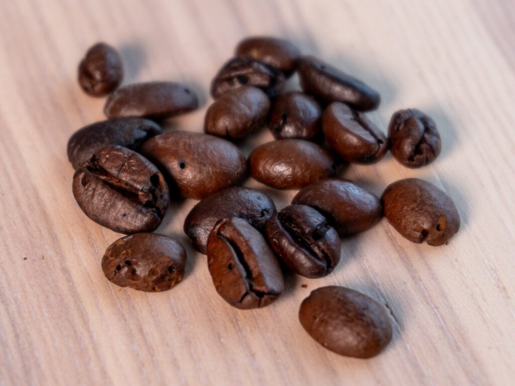 Jihlavanka Crema Intense – zrna poškozená hmyzem