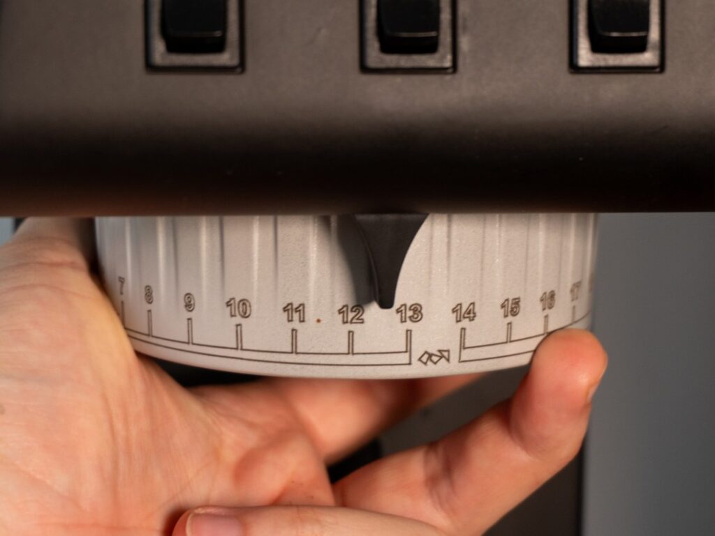 La Marzocco Pico – nastavování hrubosti mletí