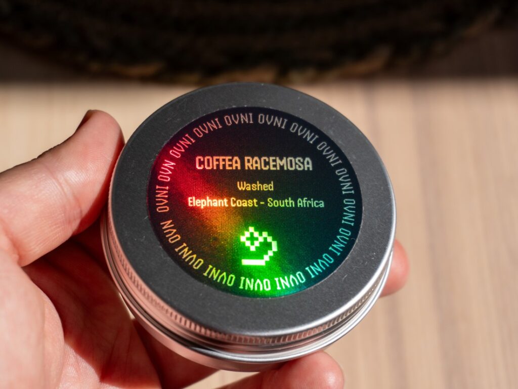 Coffea Racemosa od Ovni – obal