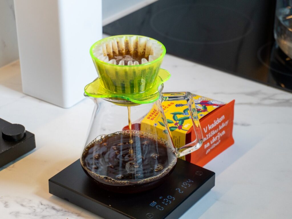 Colombia Penas Blancas od COFFEEIN – protékání filtrované kávy