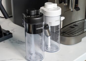 DeLonghi Magnifica DUO - karafy na teplé a studené mlieko