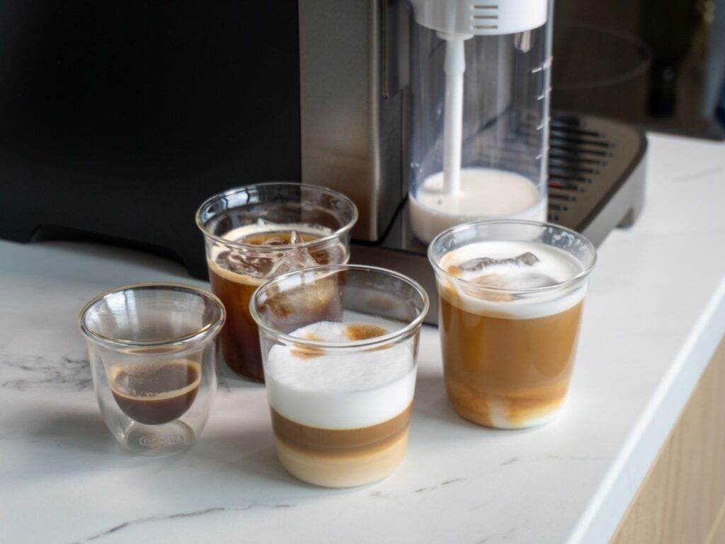 DeLonghi Magnifica DUO - teplé a studené nápoje
