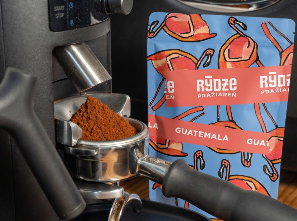 Guatemala od Rýdze - mletí kávy