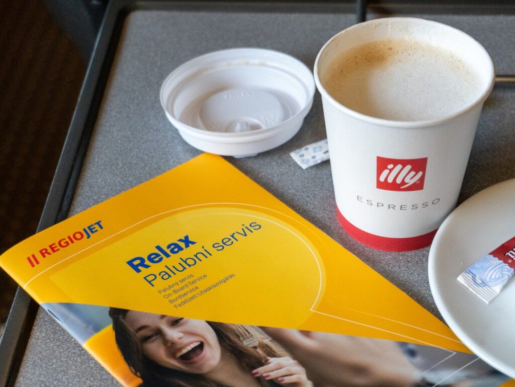 RegioJet – cappuccino ve vlaku
