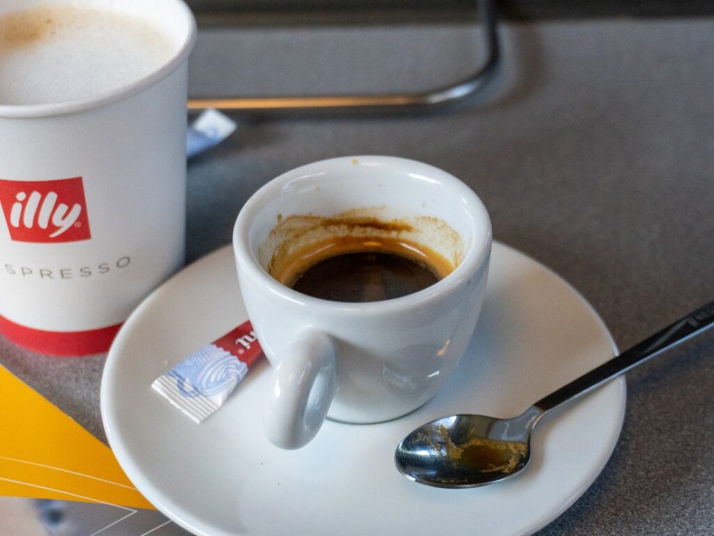 RegioJet – espresso a cappuccino ve vlaku