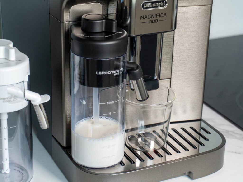 karafa LatteCrema Hot na DeLonghi Magnifica Duo
