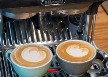cappuccino zo studeného espressa