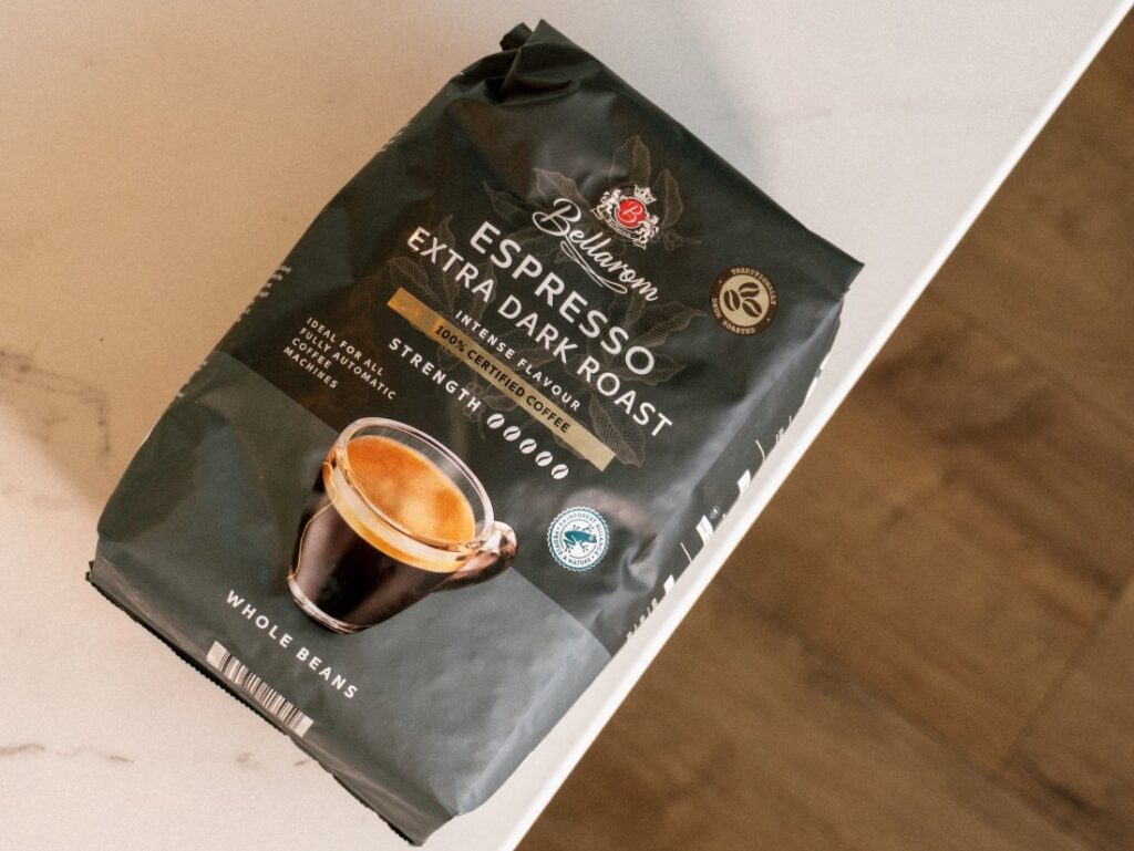 Bellarom Espresso Extra Dark Roast - obal na stole