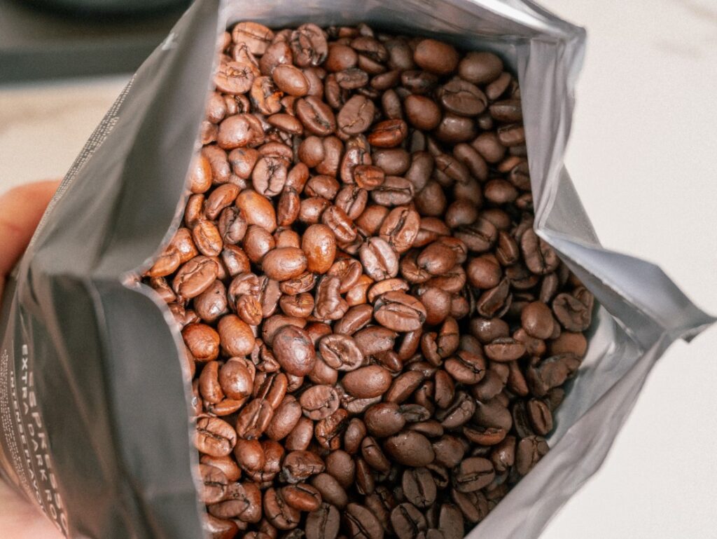 Bellarom Espresso Extra Dark Roast - pohled na zrna v balení