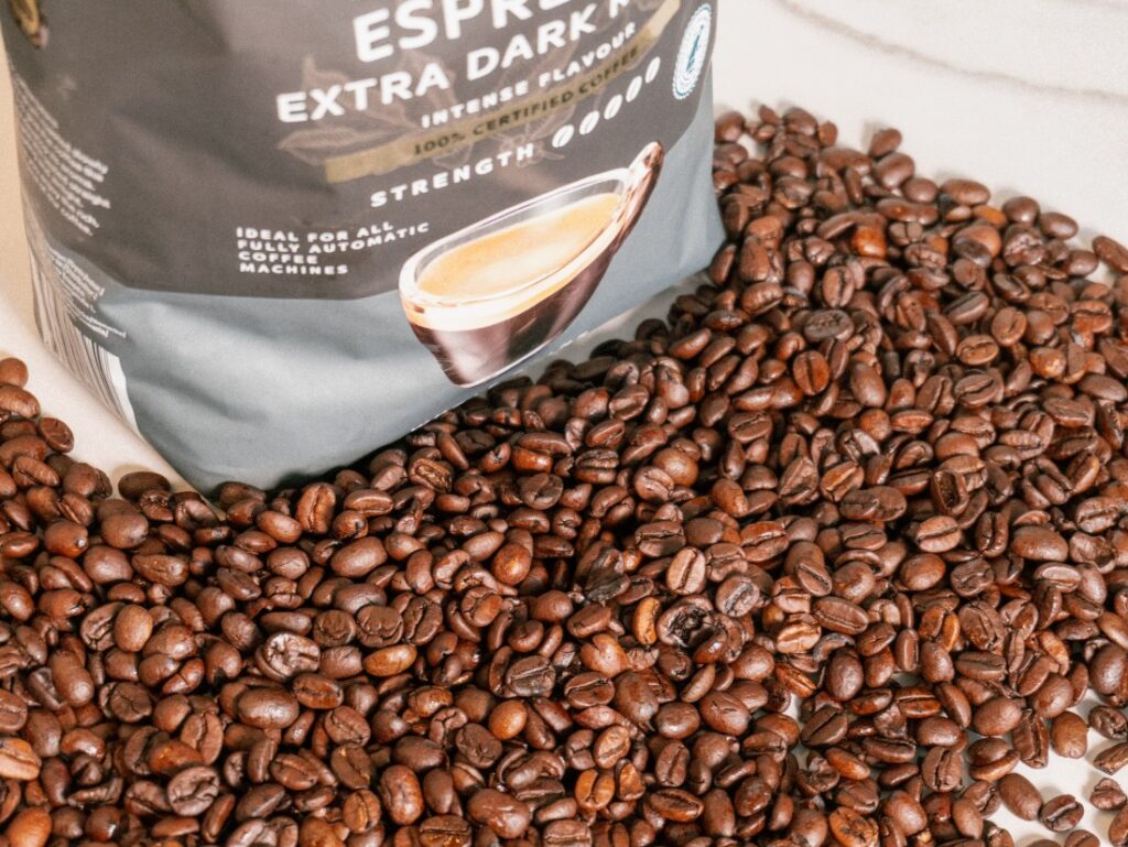 Bellarom Espresso Extra Dark Roast - vysypaná zrna