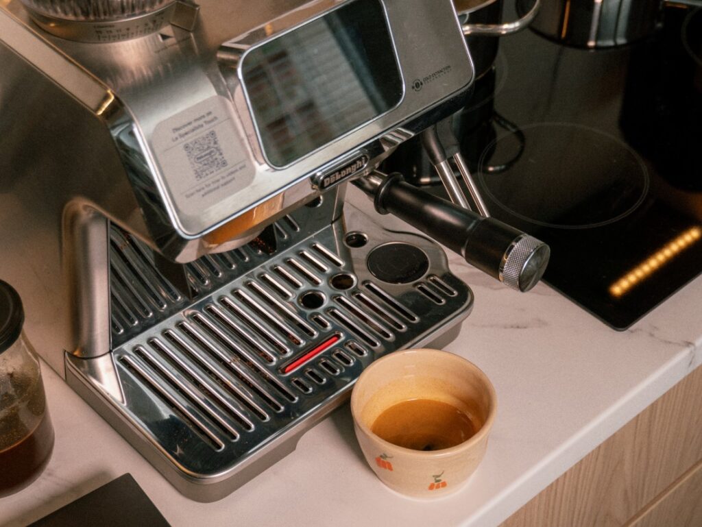 DeLonghi La Specialista Touch - příprava espressa