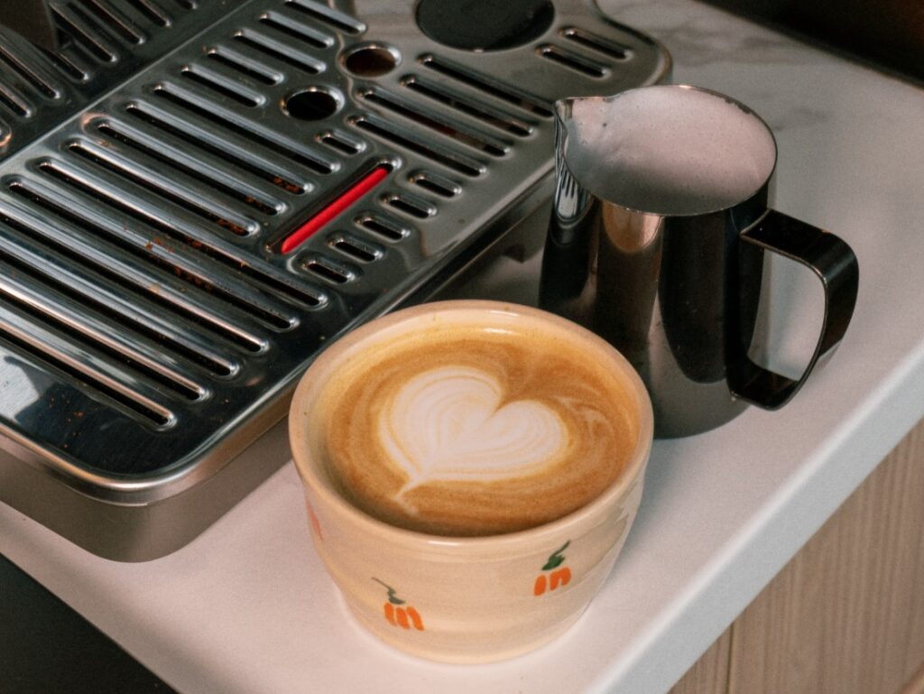DeLonghi La Specialista Touch – příprava pumpkin spice latte