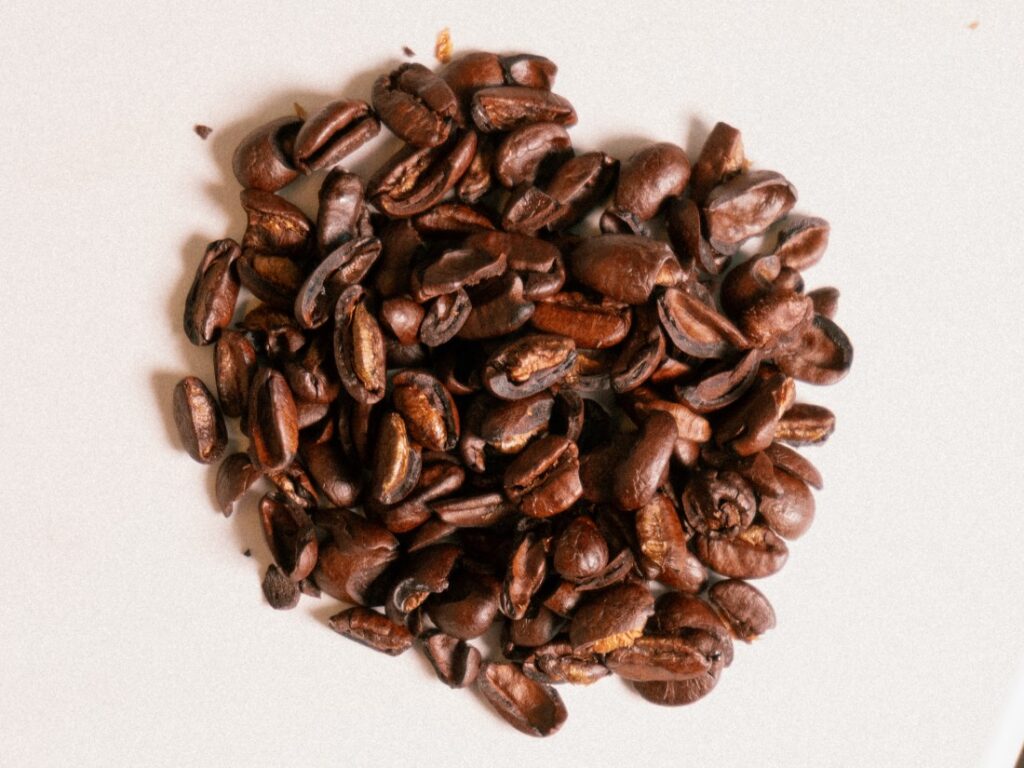 recenze Starbucks Breakfast Blend - mechanicky poškozená zrna